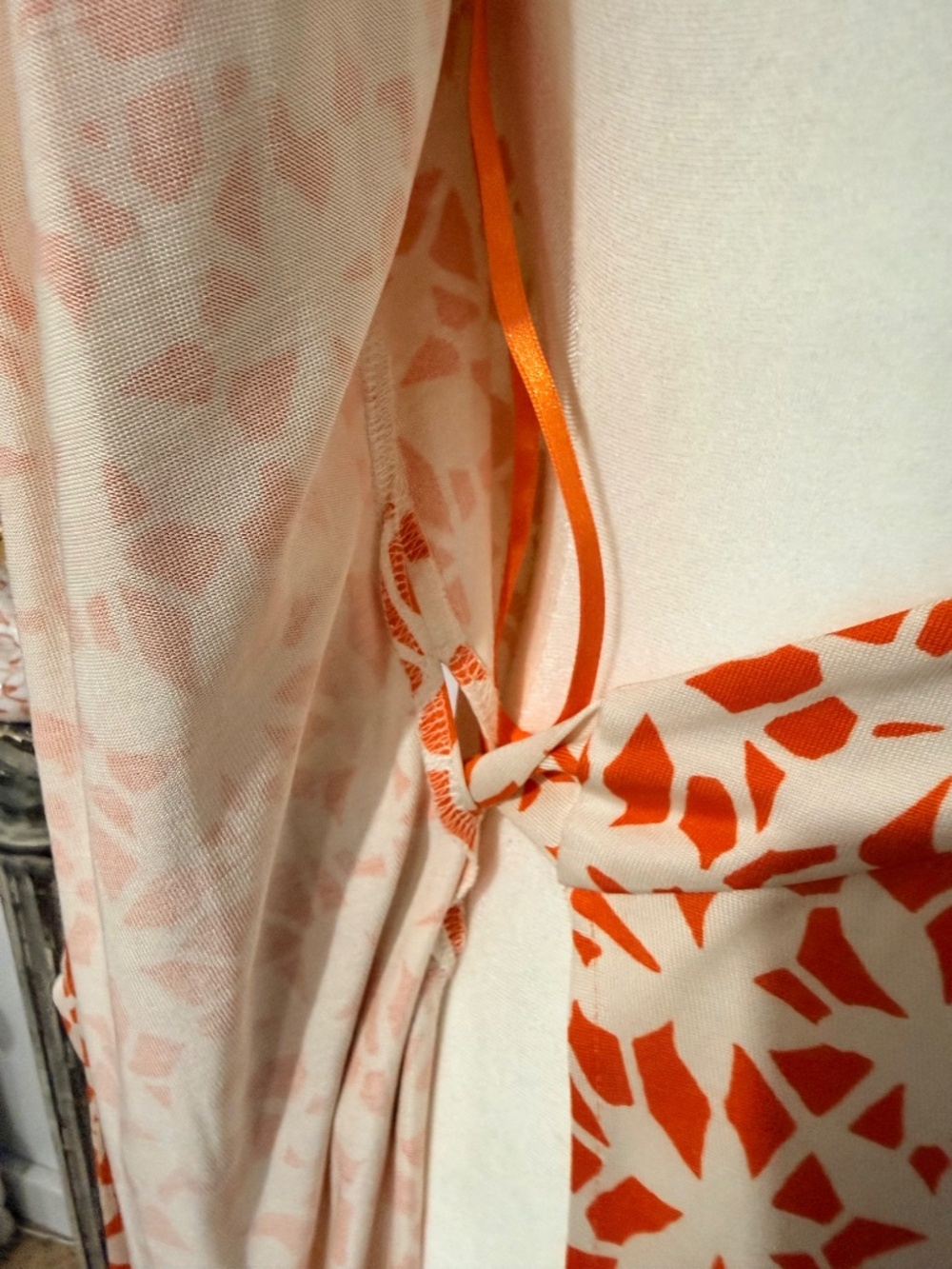 VTG Diane von Furstenberg 100% Silk Jersey Geometric Wrap Dress – Iconic Y2K - Picture 11 of 12
